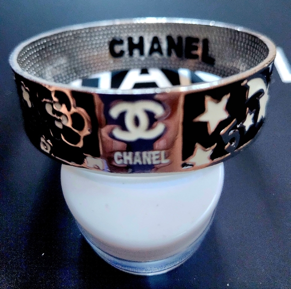 CHANEL ENAMEL Cuff - Picture 1 of 4